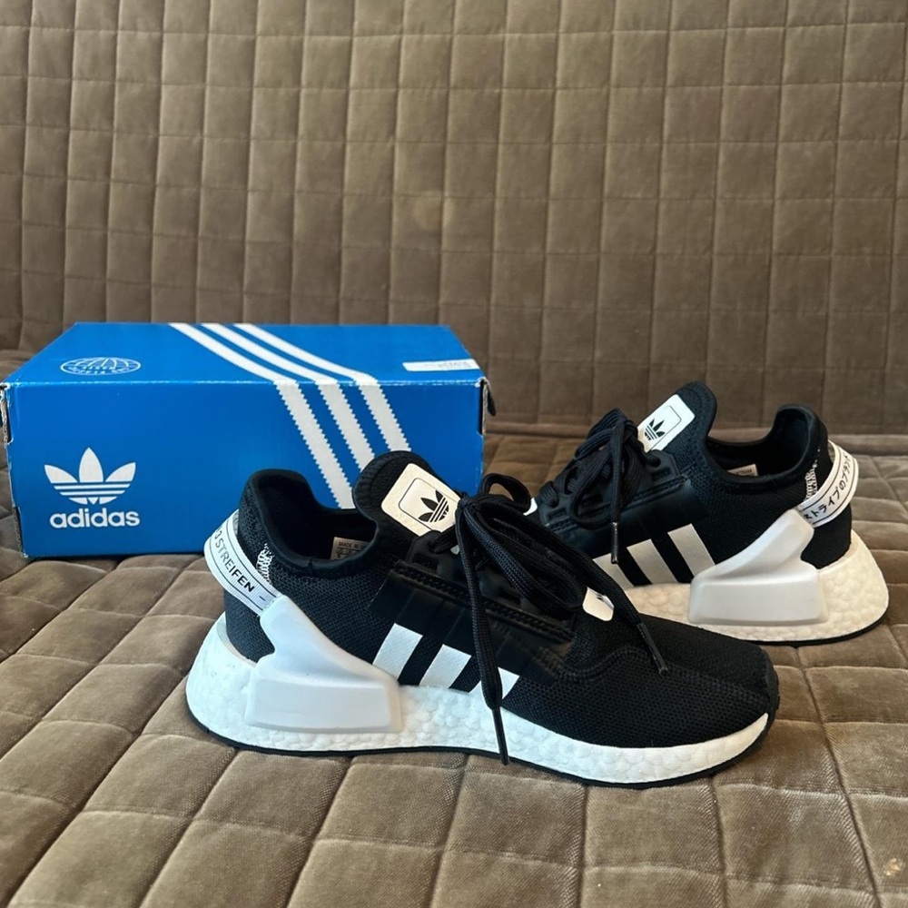 Adidas NMD R1.V2